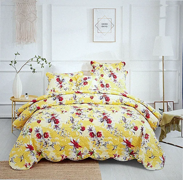 DaDa Bedding Yellow Red Hummingbirds Floral Botanical Scalloped Bedspread Set