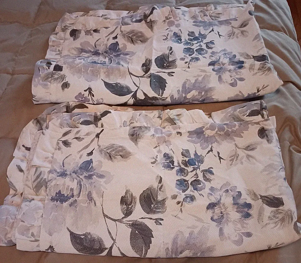 New Without Tags Laura Ashley Home King Pillow Shams (2) Chloe Botanical Pattern