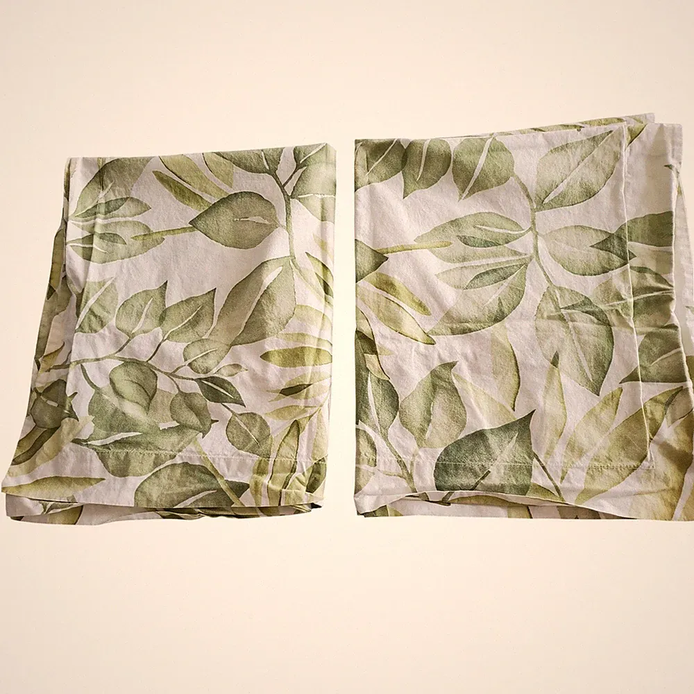 Pottery Barn Set of 2 Organic Cotton Standard Pillowcases Green Leaf Botanical